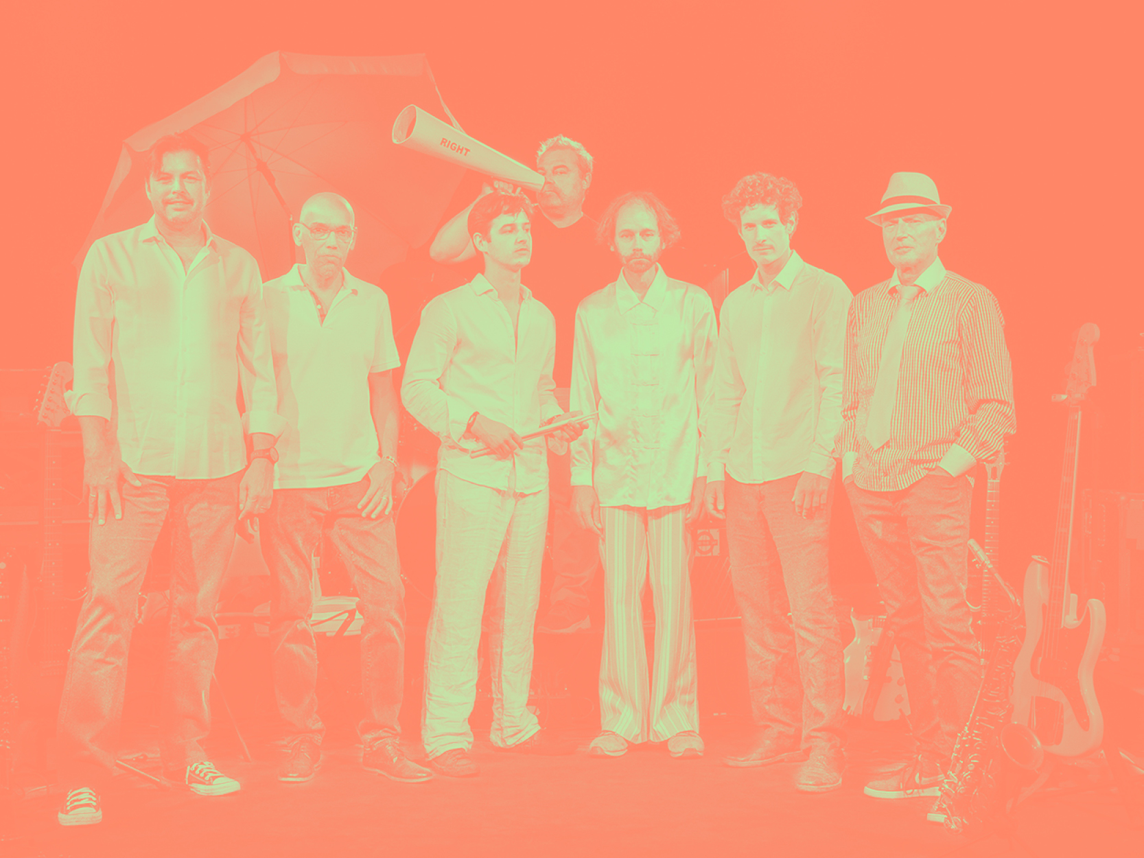 Wildtramp, fameux cover band de Supertramp d’origine suisse, se compose d’Yves Oggier et Armin Venetz au chant et aux claviers, Nicolas Zufferey et Loris Martenet aux percussions, Rafael Gunti à la basse, Jérémie Pellaz à la guitare électrique, Silic et Daniel Schmidt aux saxophones et Pascal Perrin à la clarinette.